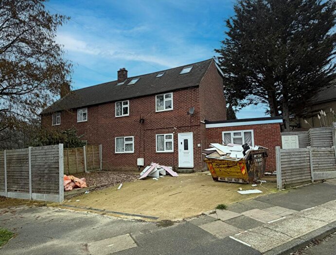 4 Bedroom Semi Detached House For Sale In Chelmsford Drive, Upminster, Greater London, RM14