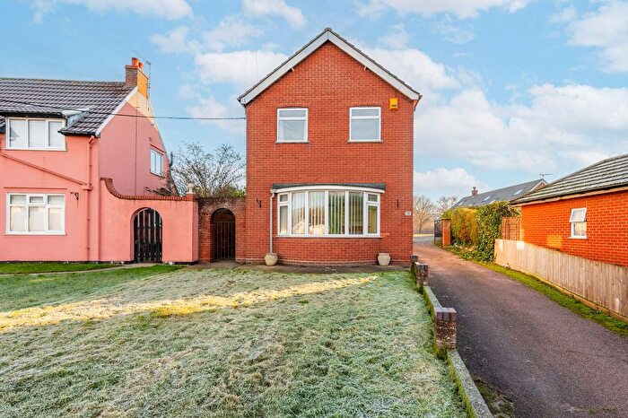 4 Bedroom Detached House For Sale In Gorleston Road, Oulton Broad North, NR32
