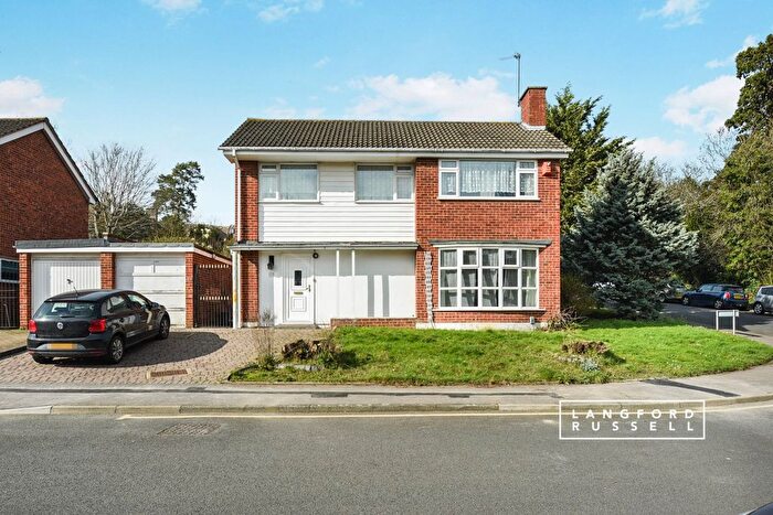 5 Bedroom Detached House To Rent In Tall Elms Close, Bromley, BR2