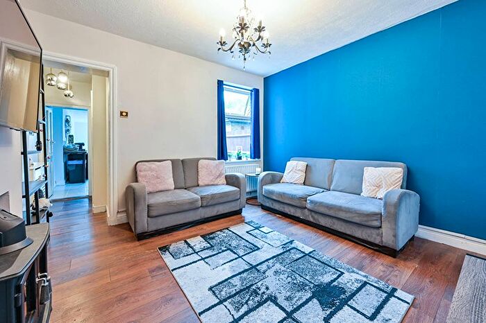 1 Bedroom Flat For Sale In Mangles Road, Guildford, GU1