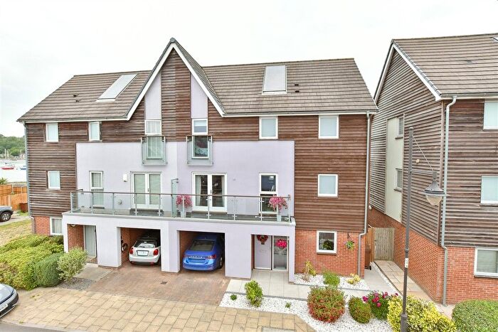 4 Bedroom Semi-Detached House For Sale In Little Victory Mount, Chatham, Kent, ME4