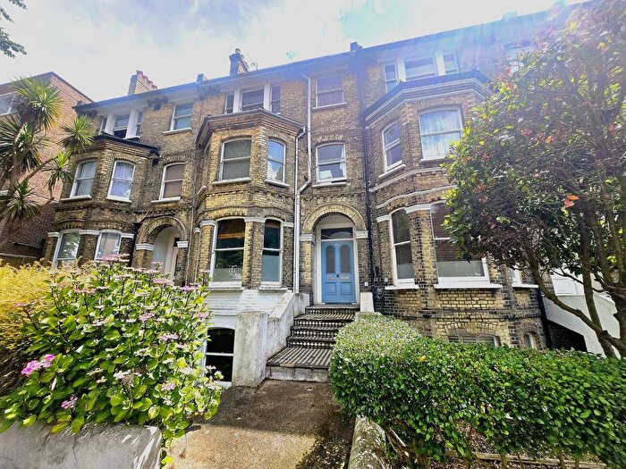 1 Bedroom Flat To Rent In Denmark Villas, Hove, BN3