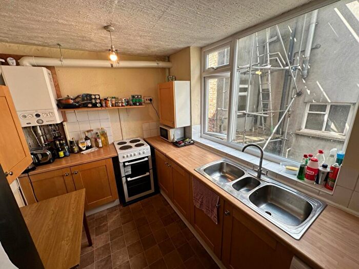 4 Bedroom Flat To Rent In Tyndall's Park Road, Bristol, BS8