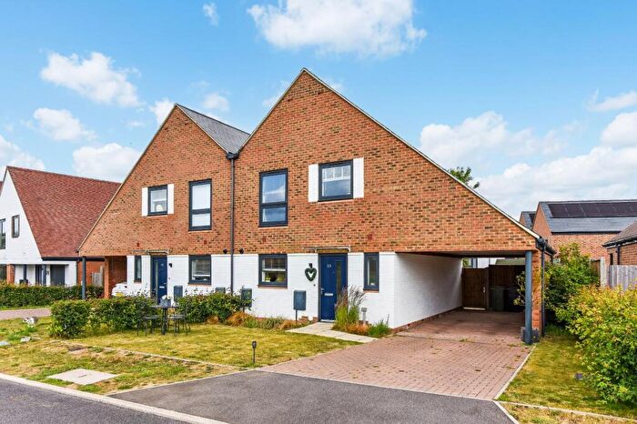 3 Bedroom Semi Detached House For Sale In Francis Rose Way, Liss, Hampshire, GU33