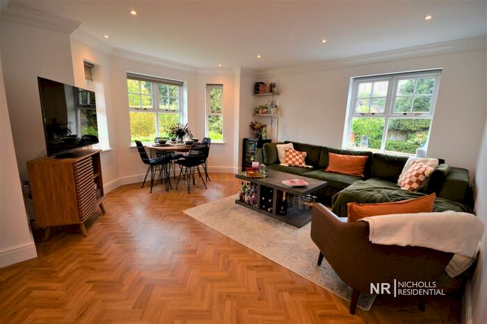 2 Bedroom Flat To Rent In Daymerslea Ridge, Leatherhead, Surrey., KT22
