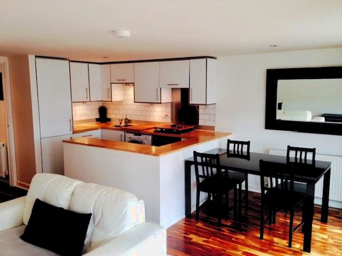 2 Bedroom Flat To Rent In Lochburn Gardens, Maryhill Park, Glasgow, G20