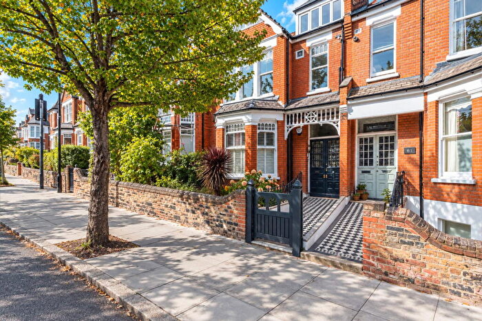 2 Bedroom Flat For Sale In Dukes Avenue, N10