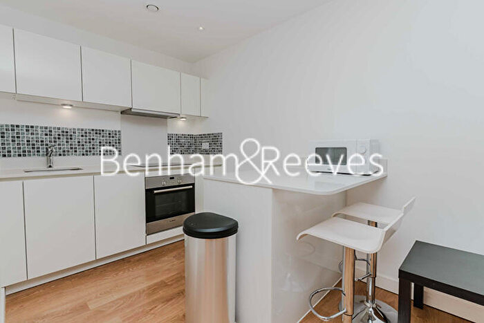 1 Bedroom Apartment To Rent In Ceram Court, Seven Sea Gardens, E3