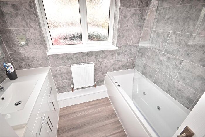 2 Bedroom Detached Bungalow For Sale In High Street, Tattershal, Lincoln, LN4