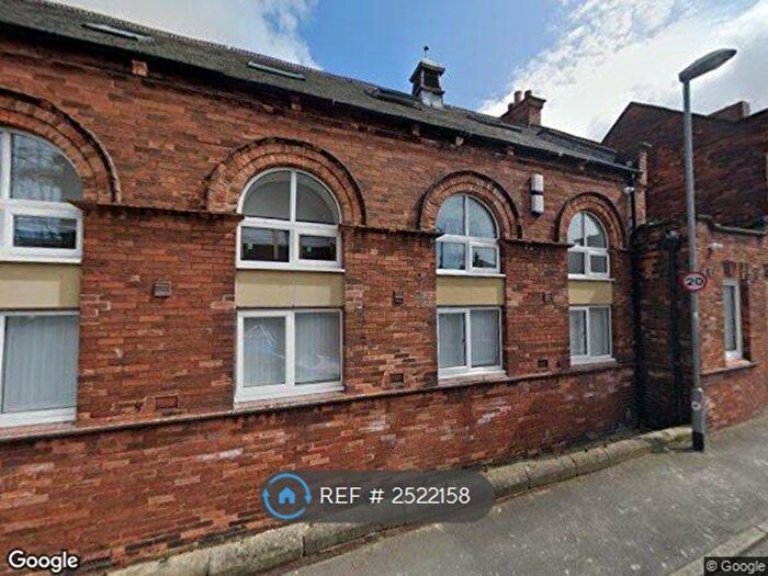 2 Bedroom Flat To Rent In Hopewell View, Leeds, LS10