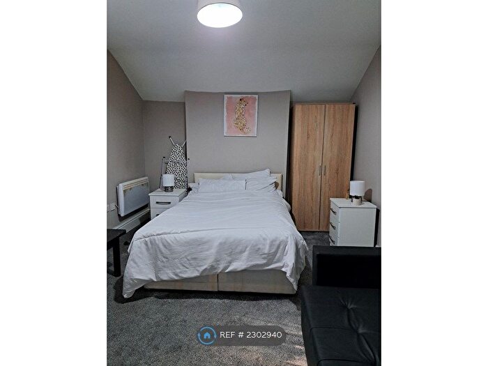 1 Bedroom Flat To Rent In North Park Road, Bradford, BD9