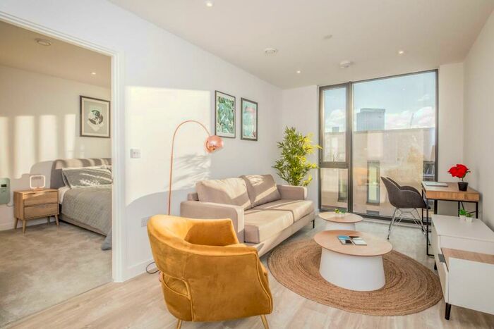 1 Bedroom Flat To Rent In Queen Street, Salford, M3