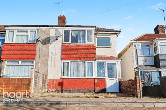 3 Bedroom End Of Terrace House For Sale In New Road, Dagenham, RM10