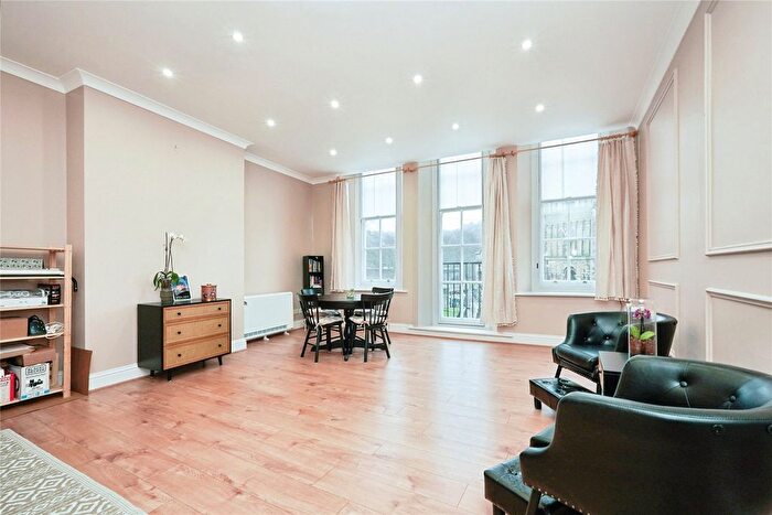 2 Bedroom Flat For Sale In New Street, Dover, Kent, CT17
