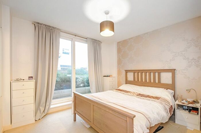 2 Bedroom Flat To Rent In Point Pleasant, Wandsworth, London, SW18