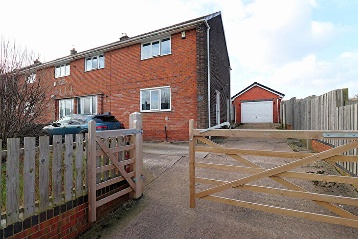 4 Bedroom Semi Detached House For Sale In St Helens Way, Monk Bretton Barnsley, S71