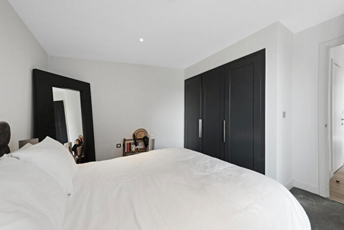 1 Bedroom Flat For Sale In Meade House, Canary Wharf, E14