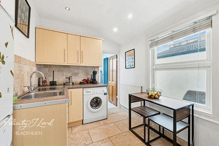 2 Bedroom Maisonette For Sale In Benares Road, Plumstead, SE18