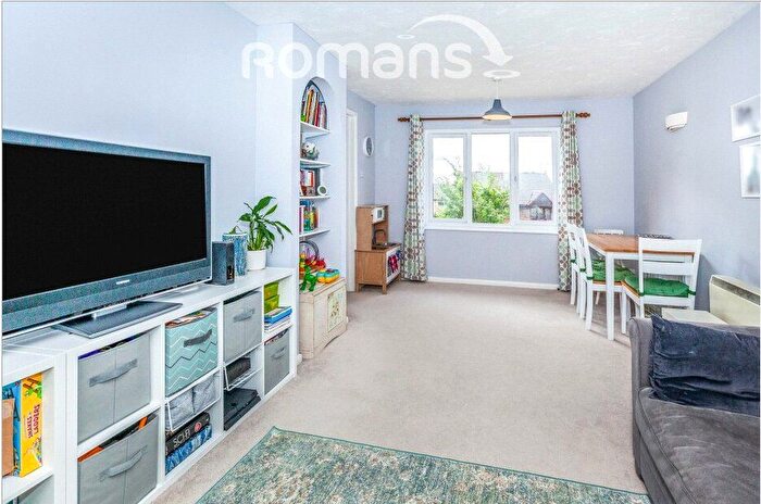 2 Bedroom Flat To Rent In Littlebrook Avenue, Slough, SL2