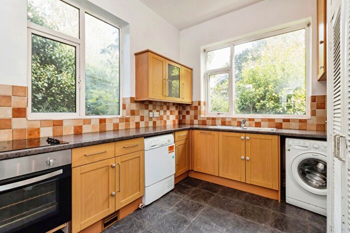 2 Bedroom Apartment To Rent In Villa Road, NG3