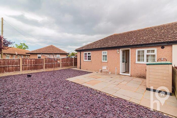 2 Bedroom Semi-Detached Bungalow For Sale In The Broadway, Minster, ME12