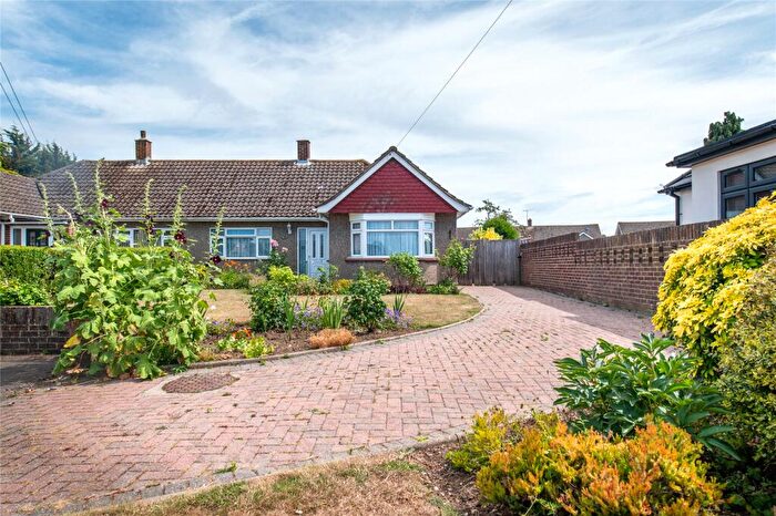 2 Bedroom Bungalow For Sale In Hill Close, Istead Rise, Kent, DA13