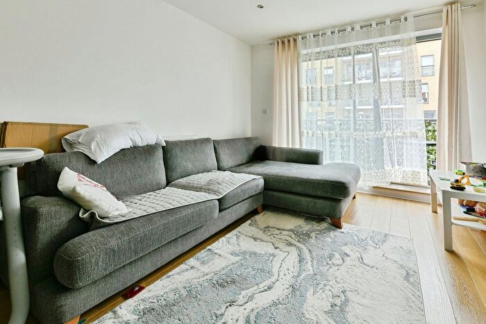 2 Bedroom Flat For Sale In Woolners Way, Stevenage, Hertfordshire, SG1