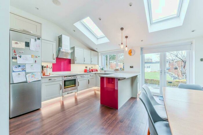 3 Bedroom Maisonette To Rent In St Margarets Avenue, North Cheam, Sutton, SM3