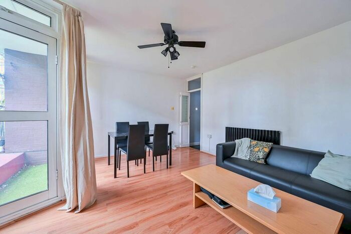 3 Bedroom Flat To Rent In Walworth Place, Elephant And Castle, London, SE17