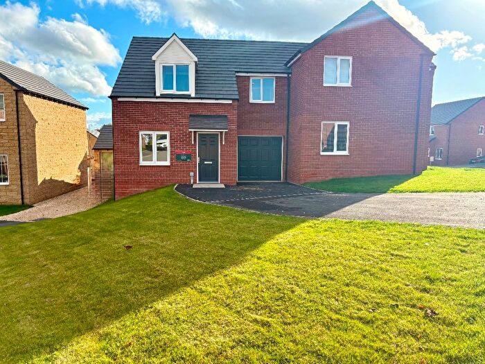 3 Bedroom Semi Detached House To Rent In Crown Gardens, Mansfield, NG19