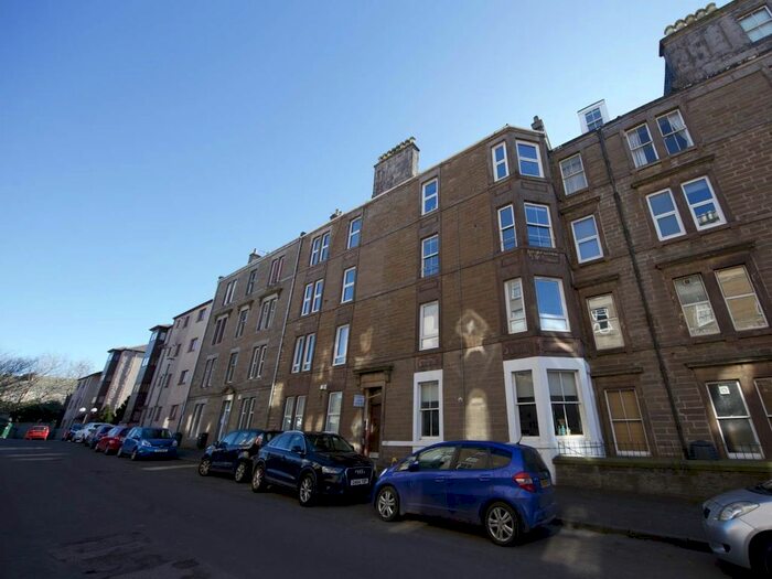 2 Bedroom Flat To Rent In Gowrie Street, Dundee, DD2