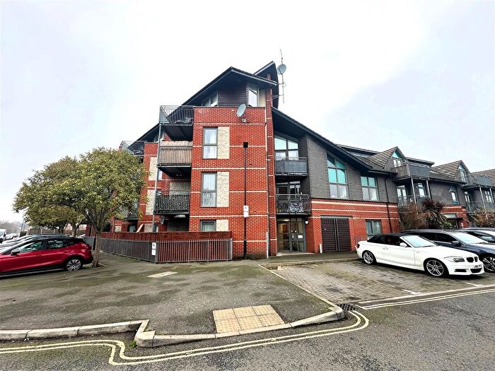 2 Bedroom Flat For Sale In Page Road, Bedfont, TW14