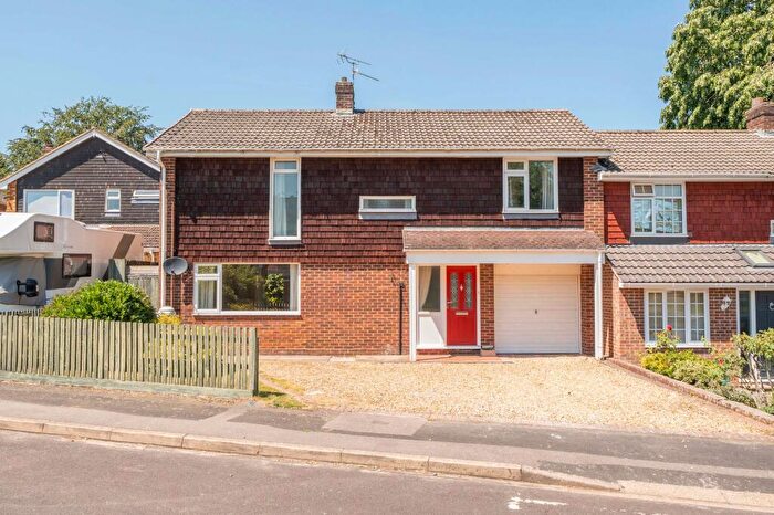 3 Bedroom Semi-Detached House To Rent In Grayshott Close, Winchester, SO22