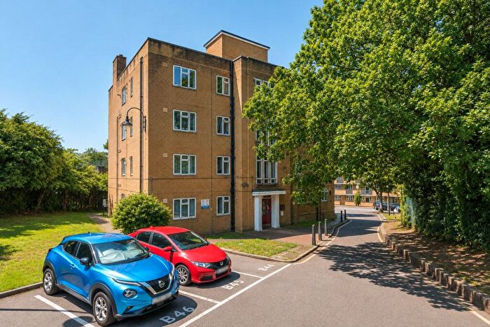 2 Bedroom Apartment For Sale In Kingswood Estate, London, SE21