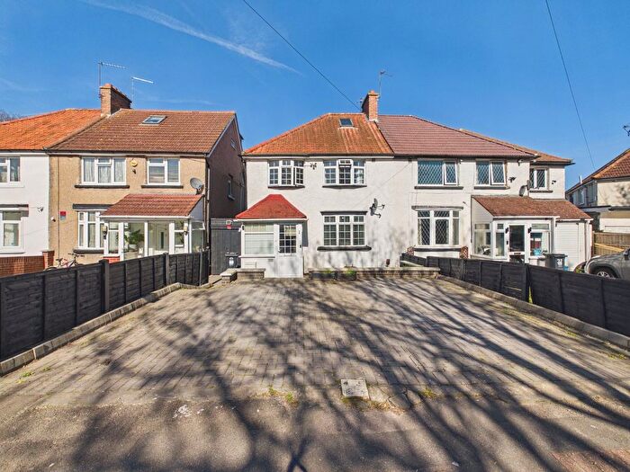 3 Bedroom Semi Detached House For Sale In Bedfont Road, Feltham, Middlesex, TW13