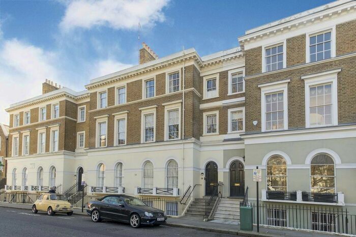 3 Bedroom Flat To Rent In St. James's Gardens, London, W11