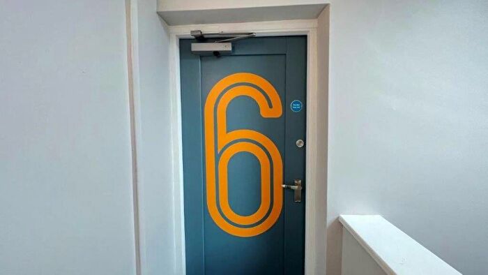 3 Bedroom Flat To Rent In College Court, College Road - Ref, CT1