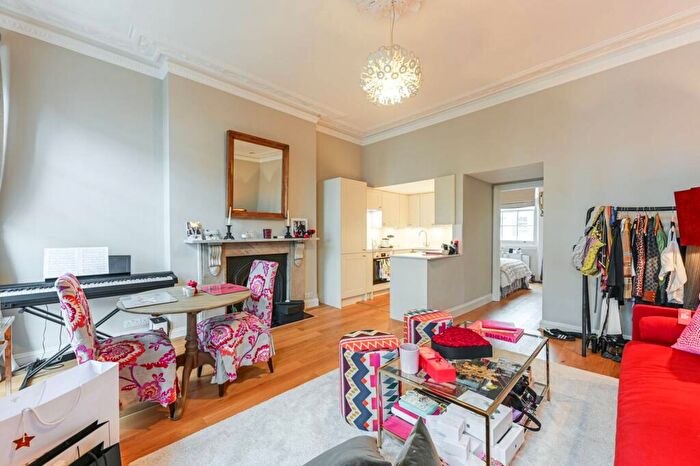 1 Bedroom Flat For Sale In Redcliffe Road, Chelsea, London, SW10