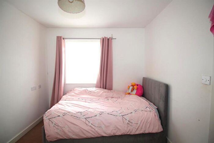 3 Bedroom Semi-Detached House For Sale In Brandforth Road, Manchester, M8
