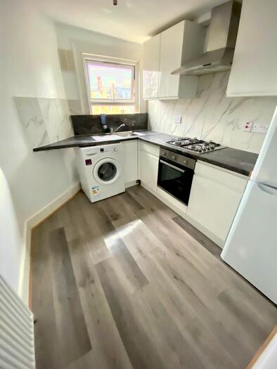 2 Bedroom Flat To Rent In West Bank, London, N16