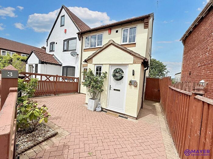 3 Bedroom Semi-Detached House For Sale In Oakfield Close, Plymouth, PL7