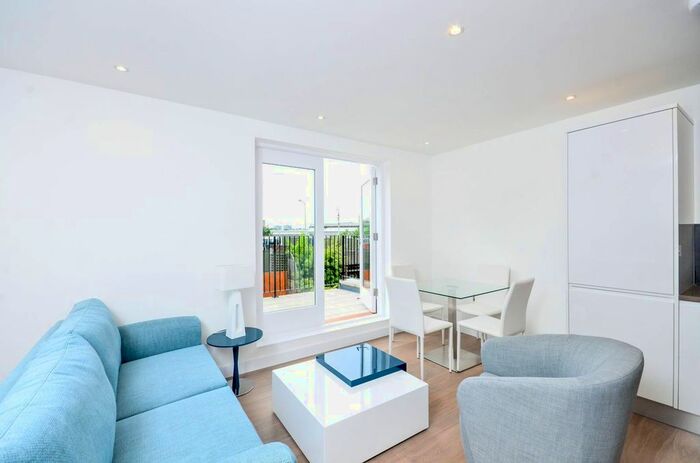 Studio To Rent In Philbeach Gardens, Earls Court, London, SW5