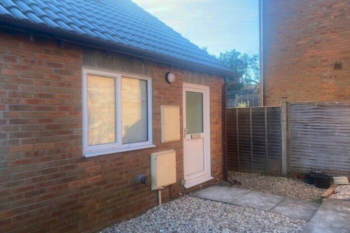 1 Bedroom Property To Rent In Patrum Close, Taunton, TA1