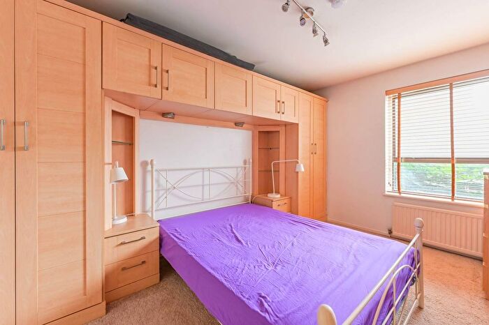 2 Bedroom Flat For Sale In Horseshoe Close, Isle Of Dogs, London, E14