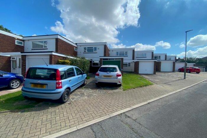 3 Bedroom Property To Rent In Gleneagles Close, Orpington, BR6