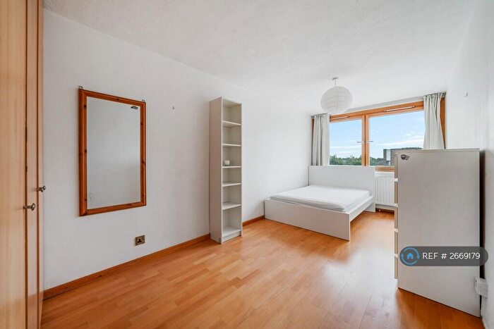 3 Bedroom Flat To Rent In Lincoln Court, London, N16