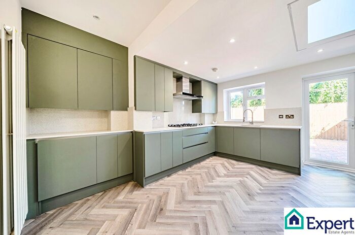 3 Bedroom Terraced House For Sale In Amersham Road, Croydon, Greater London, CR0