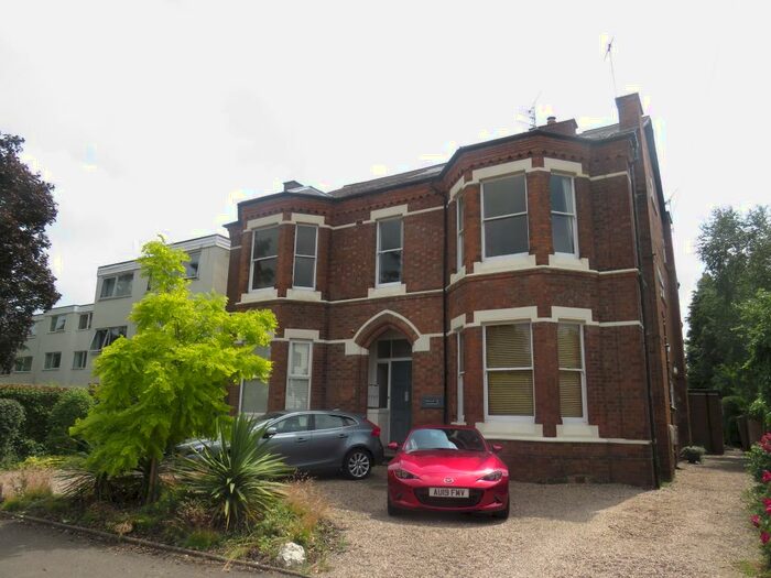 2 Bedroom Flat To Rent In Russell Terrace, Leamington Spa, CV31