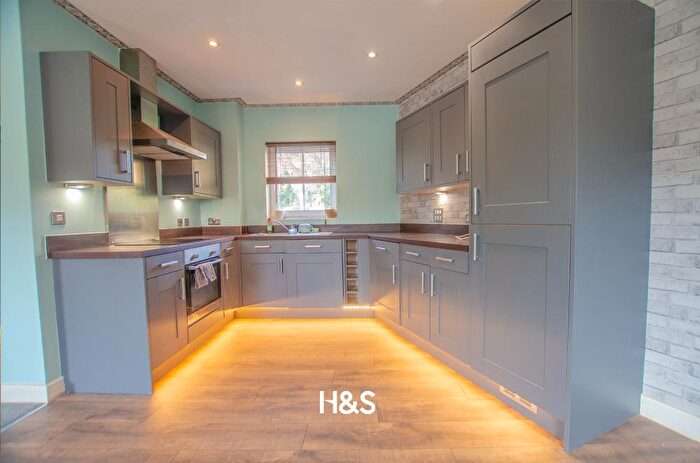 2 Bedroom Apartment For Sale In Dickens Heath Road, Shirley, B90