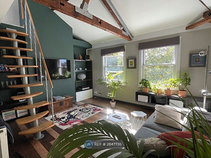 2 Bedroom Flat To Rent In Hill Rise, Richmond, TW10